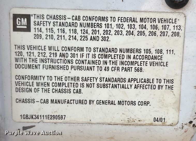 image for item EJ7635 2001 Chevrolet Silverado 3500 flatbed pickup truck