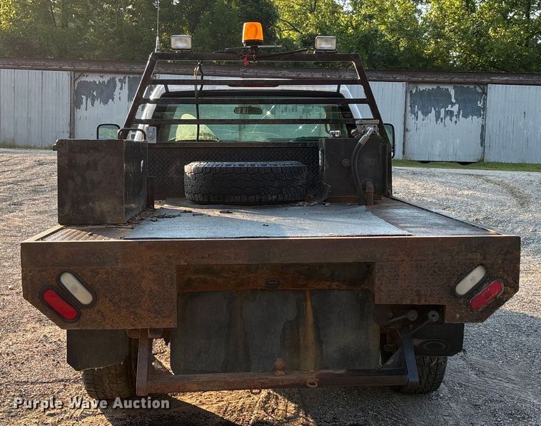 image for item EJ7636 2011 Chevrolet Silverado 3500HD flatbed pickup truck