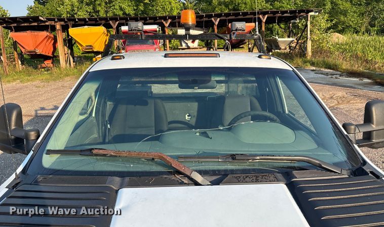 image for item EJ7636 2011 Chevrolet Silverado 3500HD flatbed pickup truck