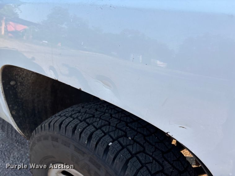 image for item EJ7636 2011 Chevrolet Silverado 3500HD flatbed pickup truck