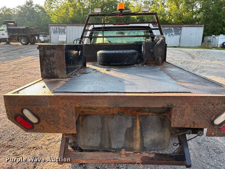 image for item EJ7636 2011 Chevrolet Silverado 3500HD flatbed pickup truck