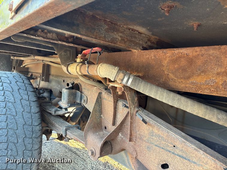 image for item EJ7636 2011 Chevrolet Silverado 3500HD flatbed pickup truck