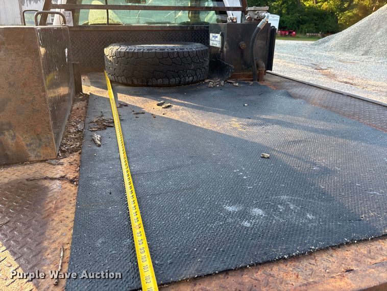 image for item EJ7636 2011 Chevrolet Silverado 3500HD flatbed pickup truck