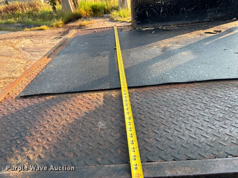 image for item EJ7636 2011 Chevrolet Silverado 3500HD flatbed pickup truck