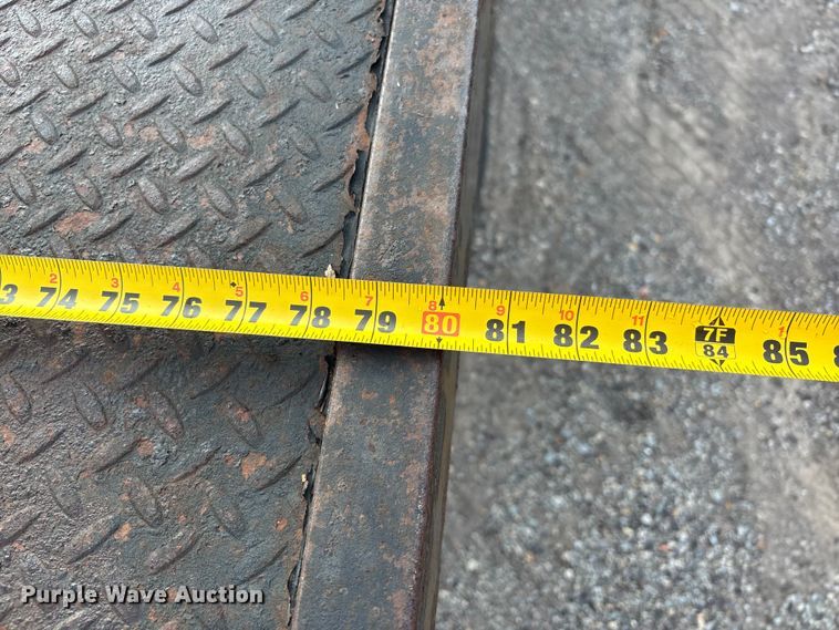 image for item EJ7636 2011 Chevrolet Silverado 3500HD flatbed pickup truck