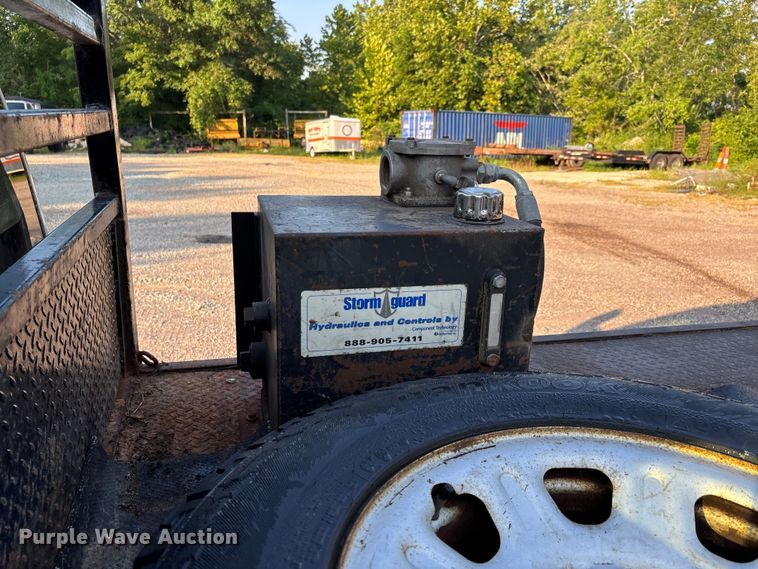 image for item EJ7636 2011 Chevrolet Silverado 3500HD flatbed pickup truck