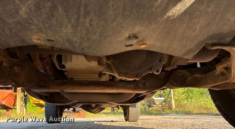 image for item EJ7636 2011 Chevrolet Silverado 3500HD flatbed pickup truck