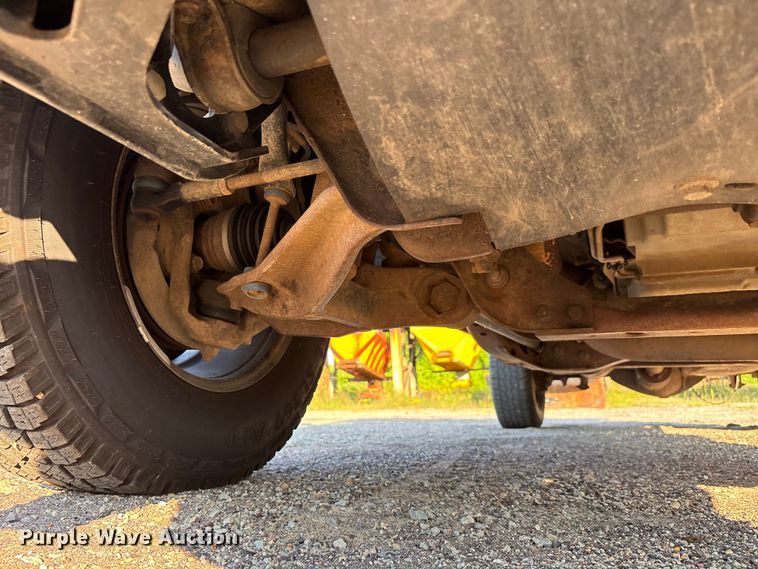 image for item EJ7636 2011 Chevrolet Silverado 3500HD flatbed pickup truck