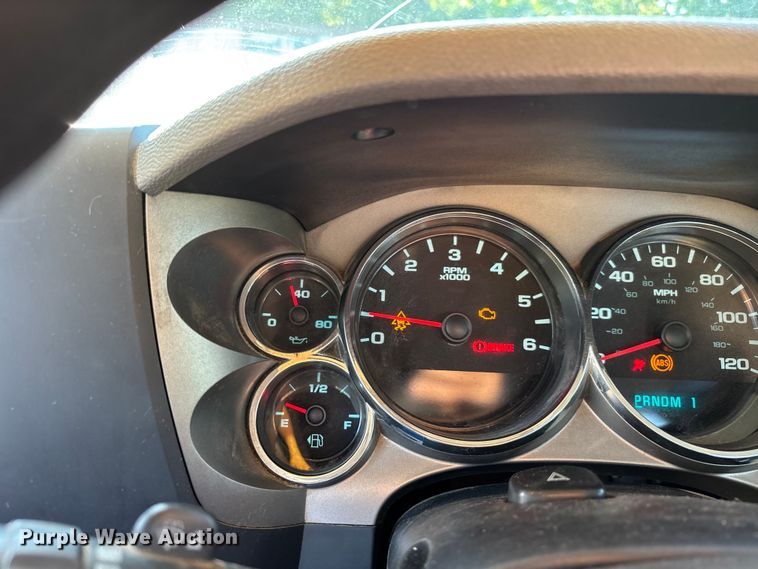 image for item EJ7636 2011 Chevrolet Silverado 3500HD flatbed pickup truck