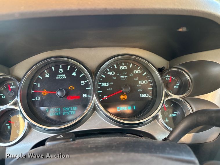 image for item EJ7636 2011 Chevrolet Silverado 3500HD flatbed pickup truck