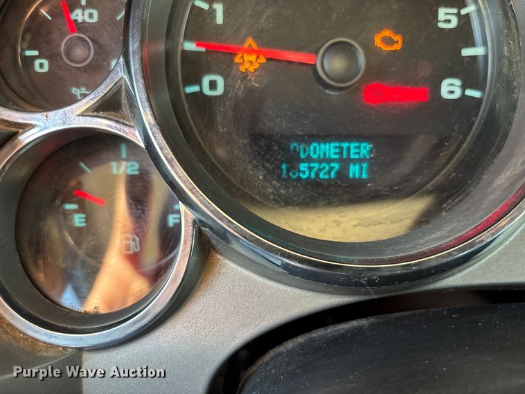 image for item EJ7636 2011 Chevrolet Silverado 3500HD flatbed pickup truck