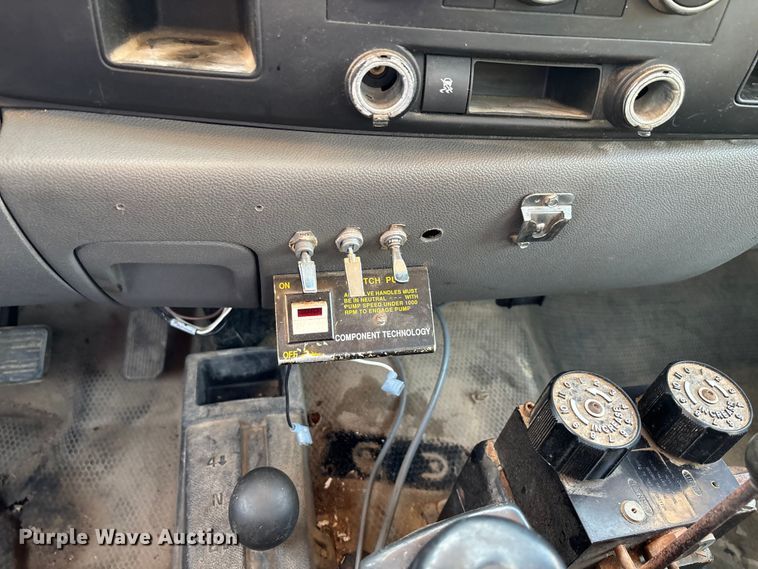 image for item EJ7636 2011 Chevrolet Silverado 3500HD flatbed pickup truck