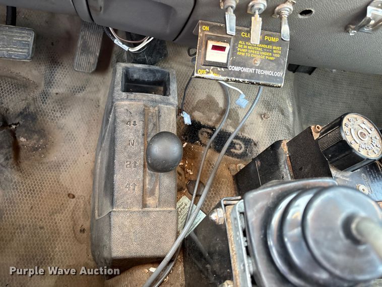 image for item EJ7636 2011 Chevrolet Silverado 3500HD flatbed pickup truck