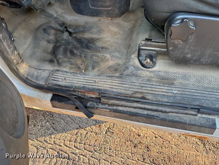 image for item EJ7636 2011 Chevrolet Silverado 3500HD flatbed pickup truck