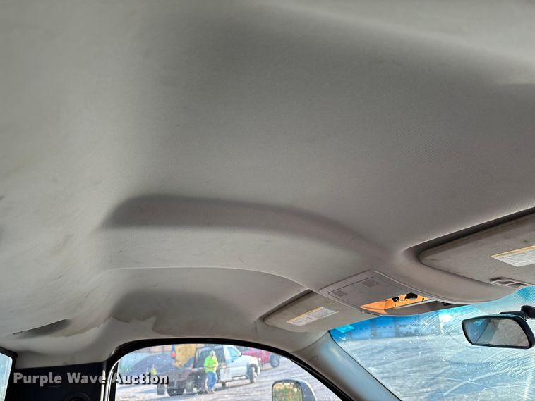 image for item EJ7636 2011 Chevrolet Silverado 3500HD flatbed pickup truck