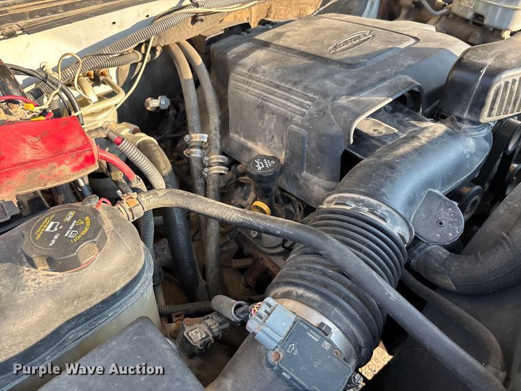 image for item EJ7636 2011 Chevrolet Silverado 3500HD flatbed pickup truck