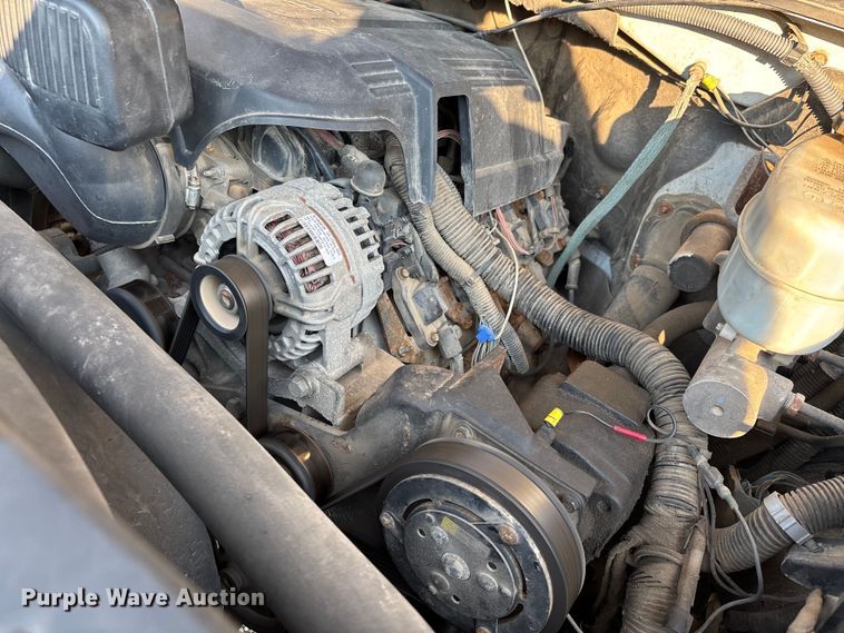 image for item EJ7636 2011 Chevrolet Silverado 3500HD flatbed pickup truck