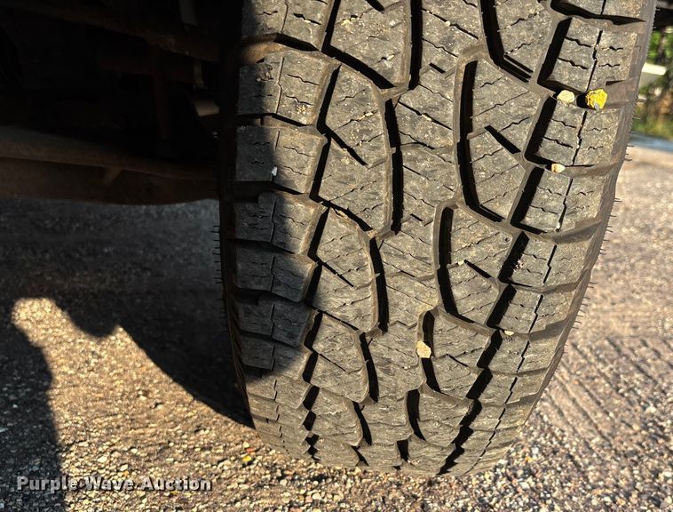 image for item EJ7636 2011 Chevrolet Silverado 3500HD flatbed pickup truck