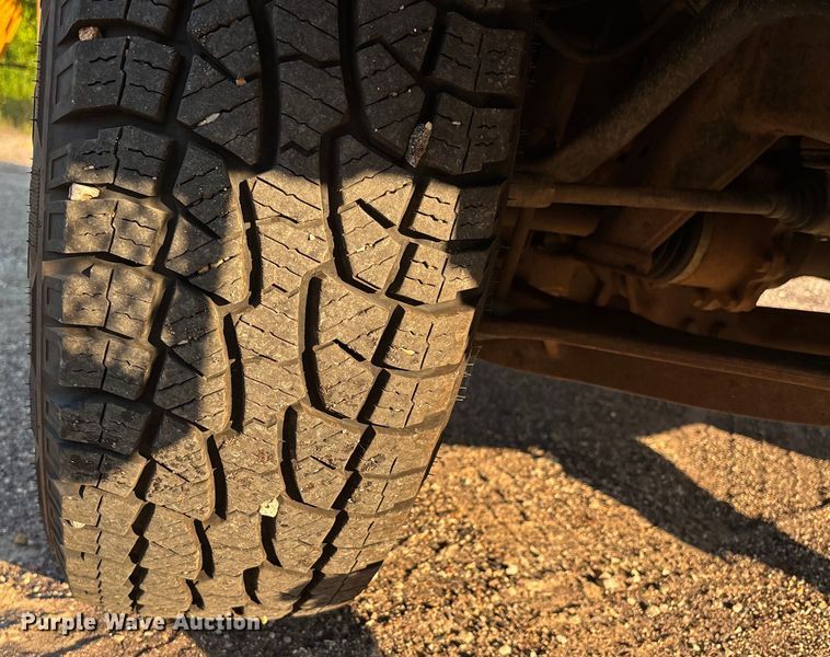 image for item EJ7636 2011 Chevrolet Silverado 3500HD flatbed pickup truck