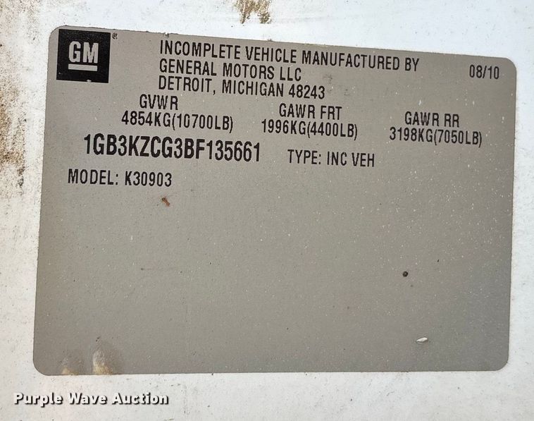 image for item EJ7636 2011 Chevrolet Silverado 3500HD flatbed pickup truck