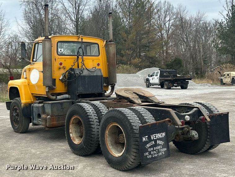 image for item EK2809 1981 Ford L9000 semi truck