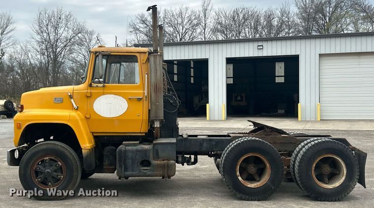 image for item EK2809 1981 Ford L9000 semi truck