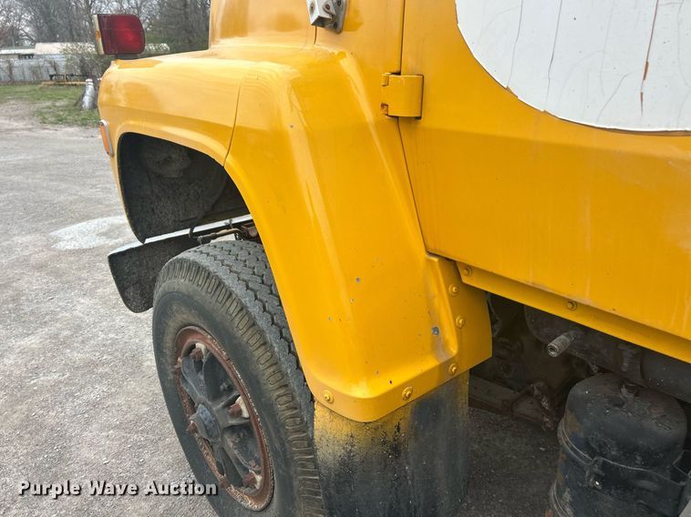 image for item EK2809 1981 Ford L9000 semi truck