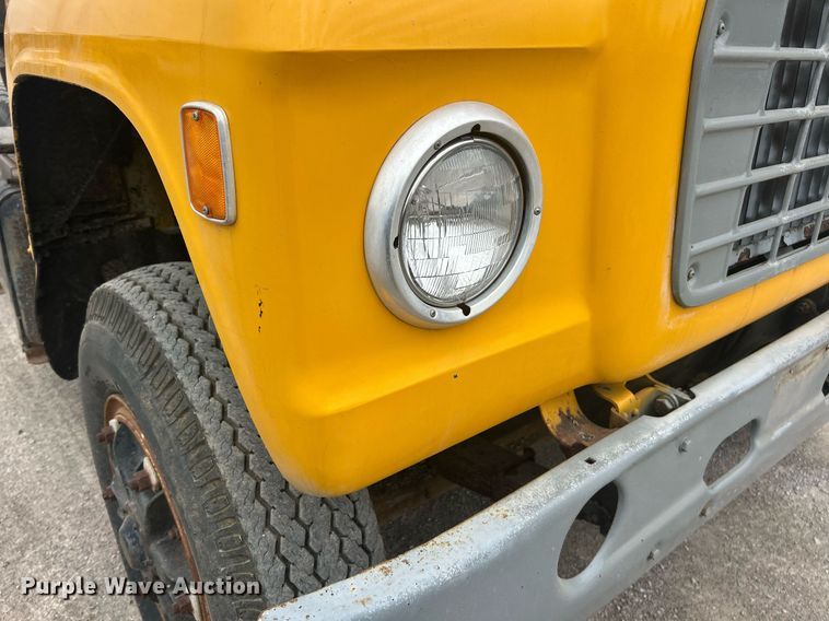 image for item EK2809 1981 Ford L9000 semi truck