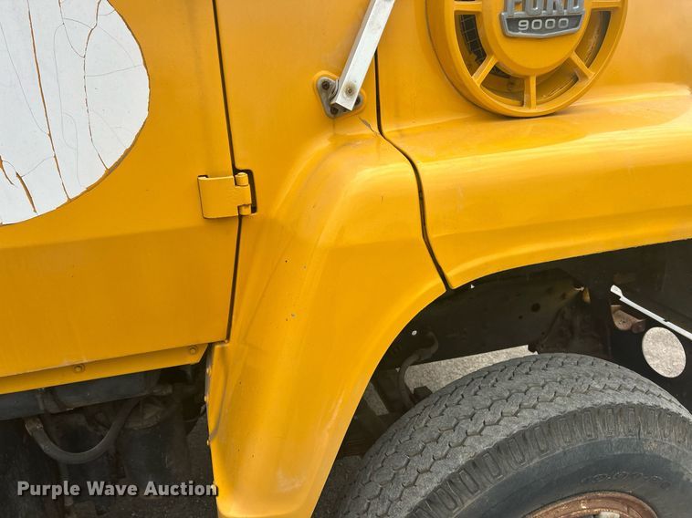 image for item EK2809 1981 Ford L9000 semi truck