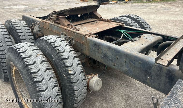 image for item EK2809 1981 Ford L9000 semi truck