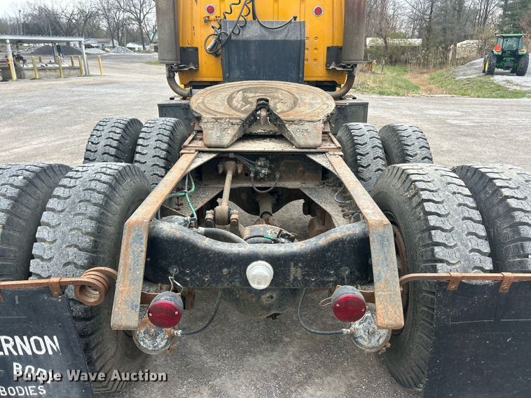 image for item EK2809 1981 Ford L9000 semi truck