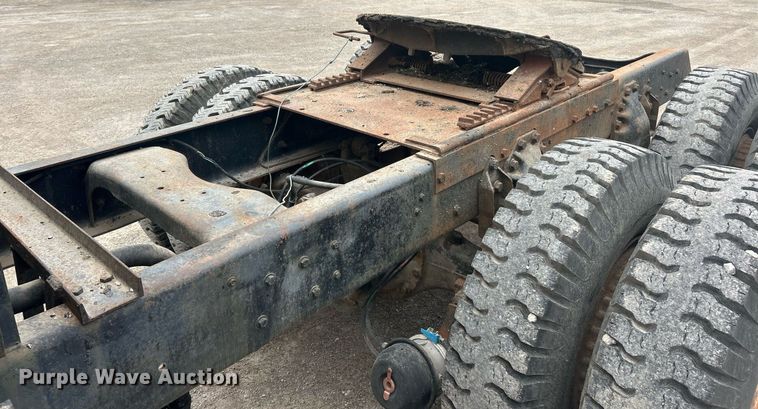 image for item EK2809 1981 Ford L9000 semi truck