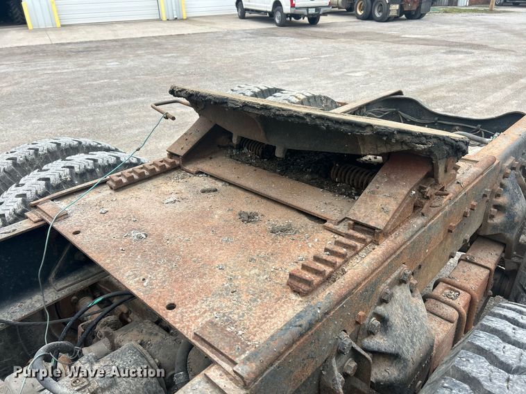 image for item EK2809 1981 Ford L9000 semi truck