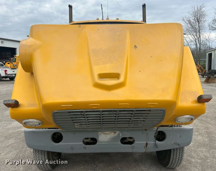 image for item EK2809 1981 Ford L9000 semi truck