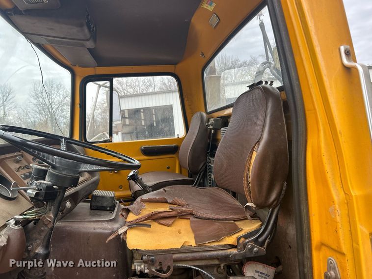 image for item EK2809 1981 Ford L9000 semi truck