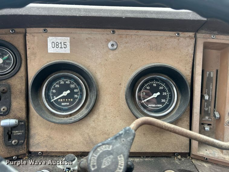 image for item EK2809 1981 Ford L9000 semi truck