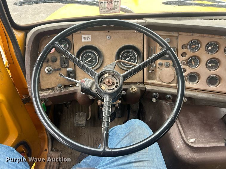 image for item EK2809 1981 Ford L9000 semi truck