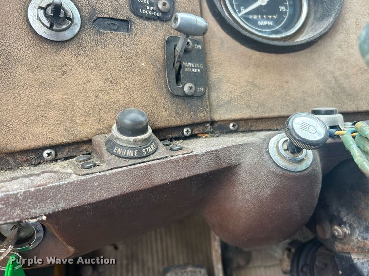 image for item EK2809 1981 Ford L9000 semi truck