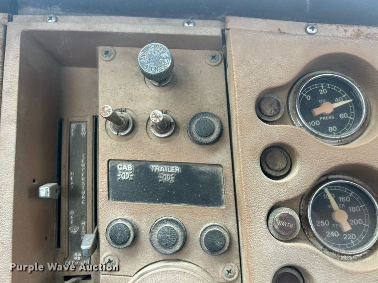 image for item EK2809 1981 Ford L9000 semi truck