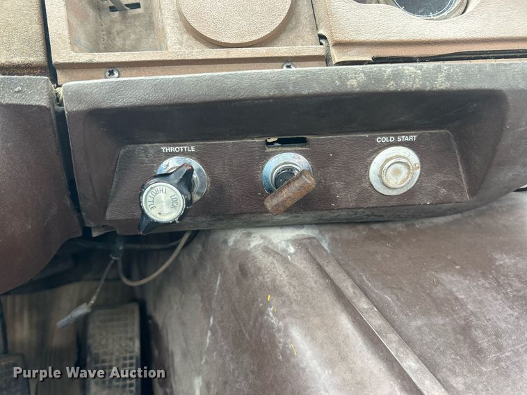 image for item EK2809 1981 Ford L9000 semi truck