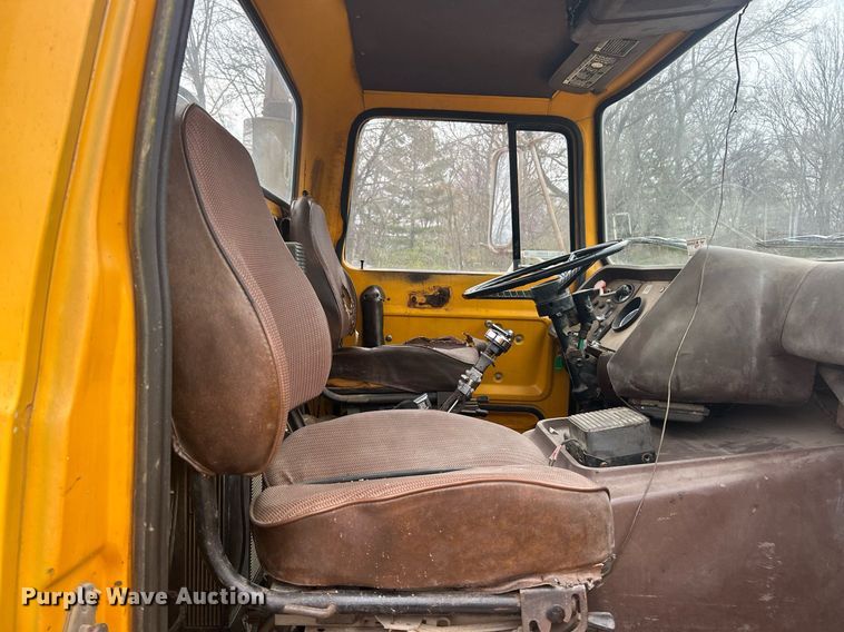 image for item EK2809 1981 Ford L9000 semi truck