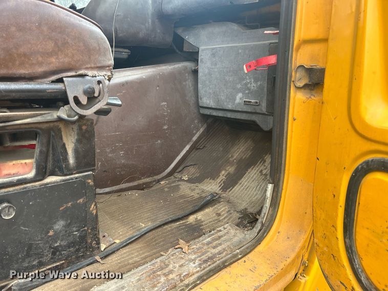 image for item EK2809 1981 Ford L9000 semi truck