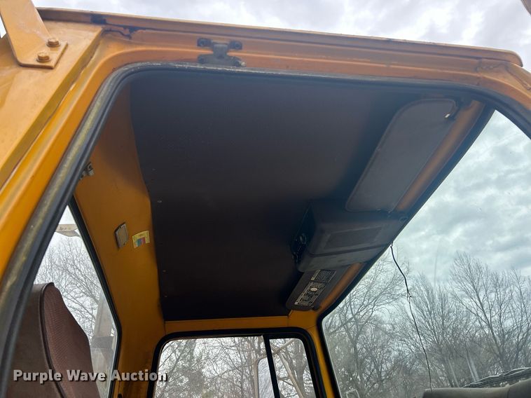 image for item EK2809 1981 Ford L9000 semi truck