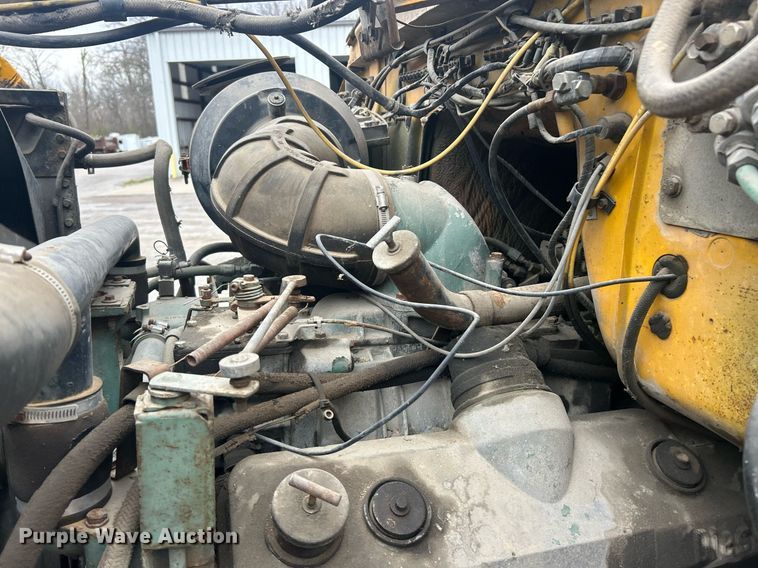 image for item EK2809 1981 Ford L9000 semi truck