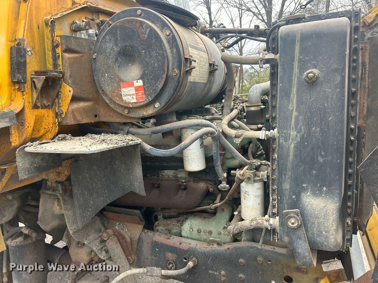 image for item EK2809 1981 Ford L9000 semi truck