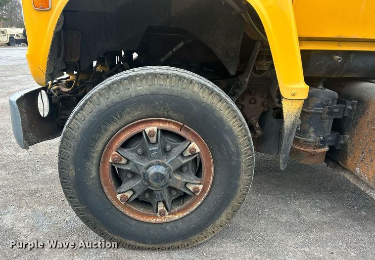 image for item EK2809 1981 Ford L9000 semi truck