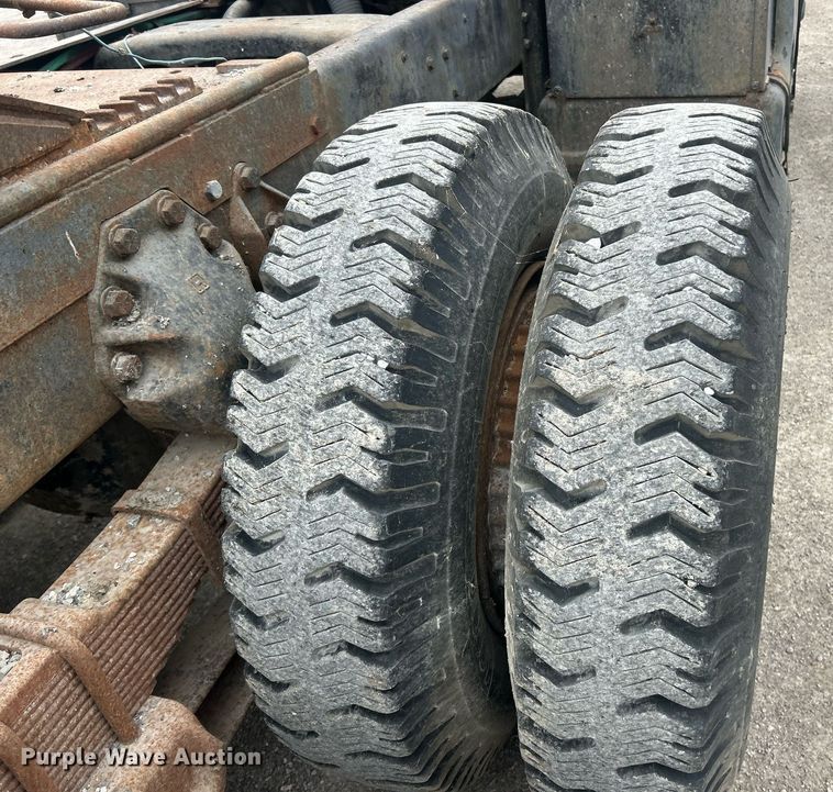 image for item EK2809 1981 Ford L9000 semi truck