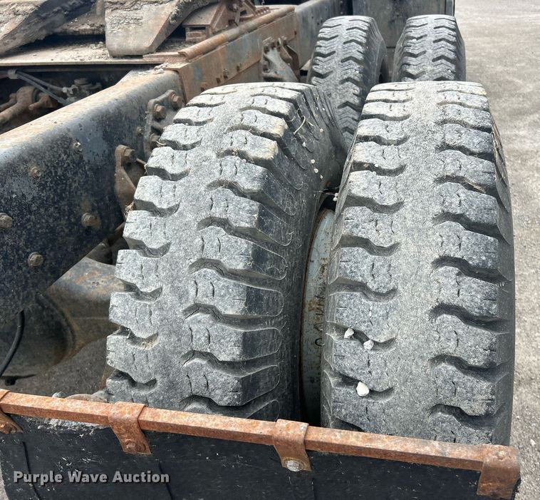 image for item EK2809 1981 Ford L9000 semi truck