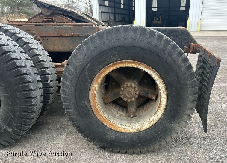 image for item EK2809 1981 Ford L9000 semi truck