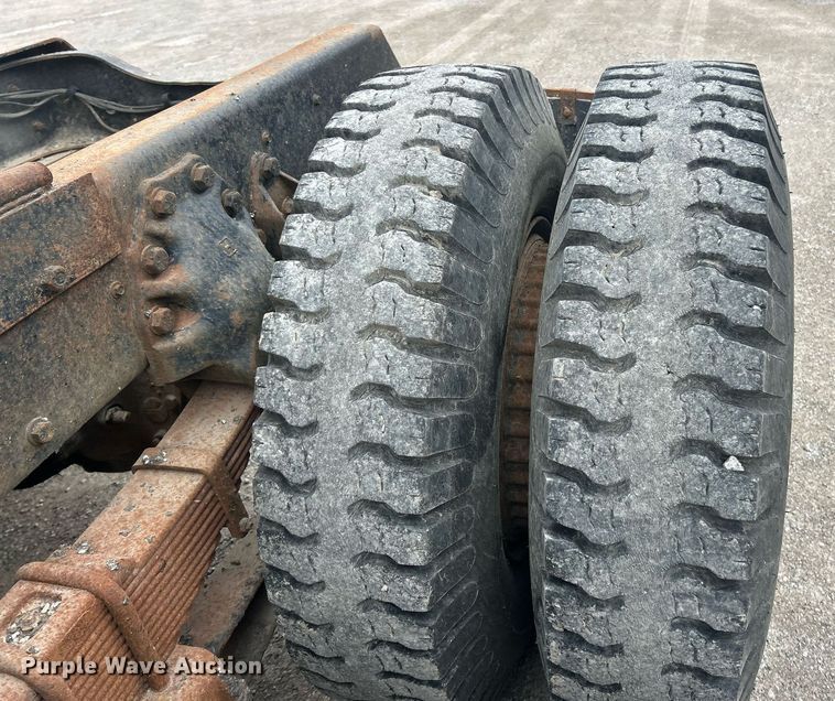 image for item EK2809 1981 Ford L9000 semi truck